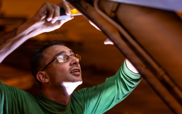 Abraham Lincoln Conducts Aircraft Maintenance