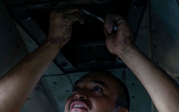 Abraham Lincoln Conducts Aircraft Maintenance