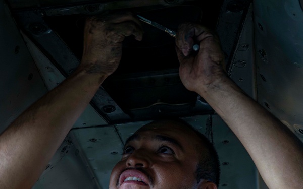 Abraham Lincoln Conducts Aircraft Maintenance