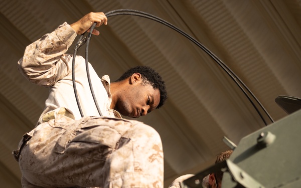U.S. Marine Conduct a HIRAIN Class in the CENTCOM AOR