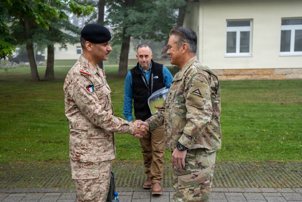 Kuwait Land Forces Leaders Visit 7ATC