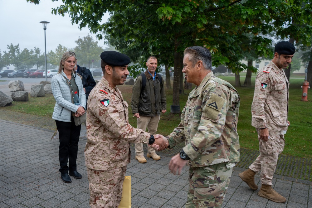 Kuwait Land Forces Leaders Visit 7ATC