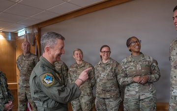 CJCS, SEAC visit RAF Lakenheath