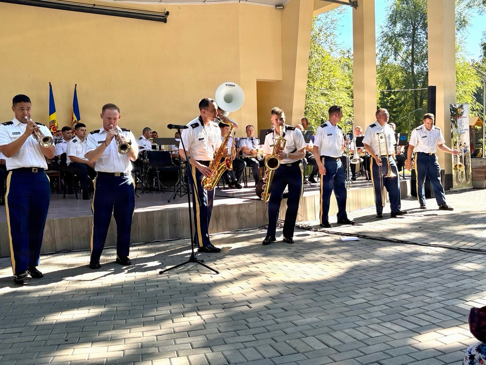 USAREUR-AF Band and Chorus Strengthens U.S.-Moldovan Partnership Through Music