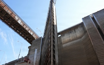 U.S. Army Corps of Engineers dewatering Barkley Lock