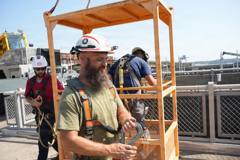 U.S. Army Corps of Engineers dewatering Barkley Lock