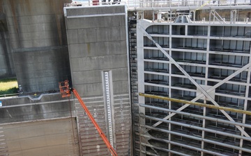 U.S. Army Corps of Engineers dewatering Barkley Lock