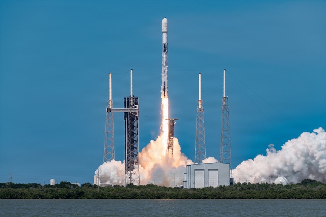Falcon 9 Launches O3b mPOWER-F from Cape Canaveral