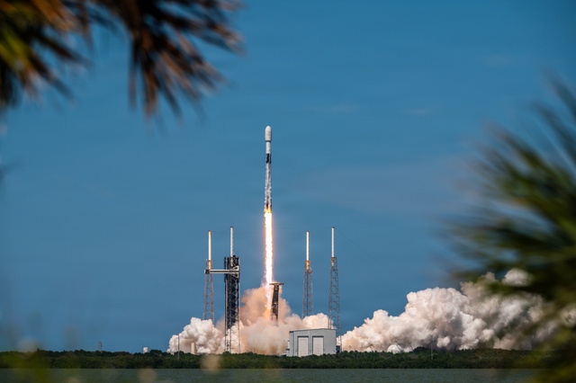 Falcon 9 Launches O3b mPOWER-F from Cape Canaveral