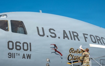 The Spirit of Roberto Clemente: 911th AW honors “The Great One”