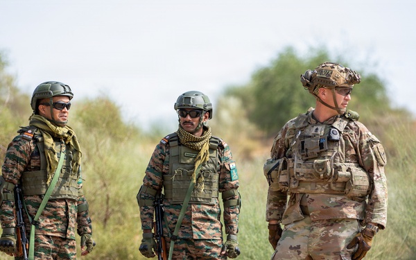 U.S., Indian Soldiers coordinate during Yudh Abhyas 2026