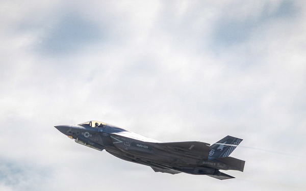 VMFA-533 strengthens U.S. Pacific presence through flight operation