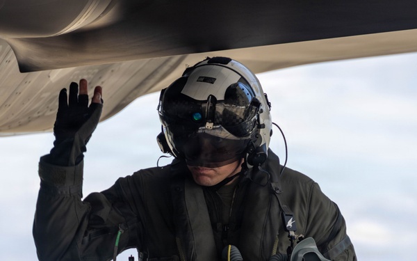 VMFA-533 strengthens U.S. Pacific presence through flight operation
