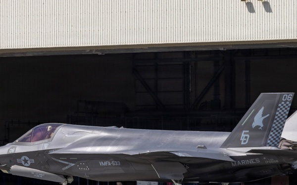 VMFA-533 strengthens U.S. Pacific presence through flight operation