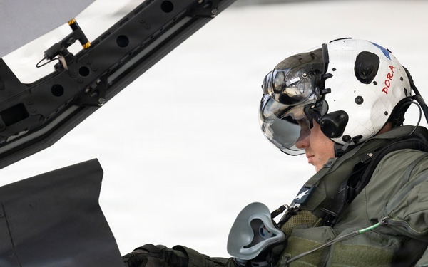 VMFA-533 strengthens U.S. Pacific presence through flight operation