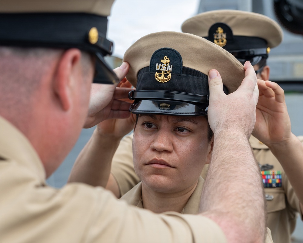 USS Mustin conducts chief petty officer pinning ceremony