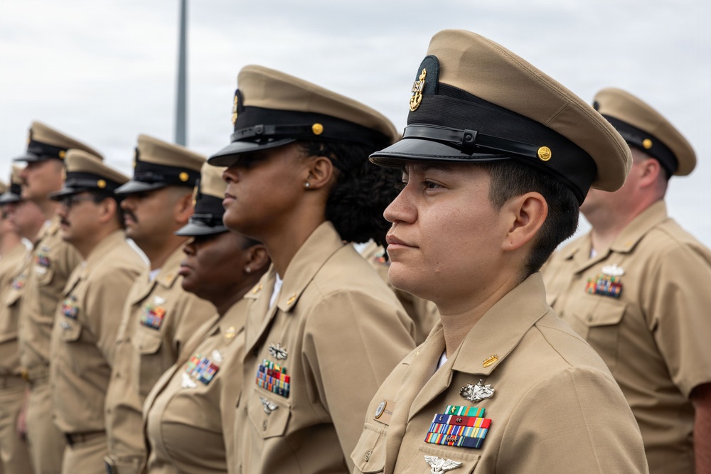 USS Mustin conducts chief petty officer pinning ceremony