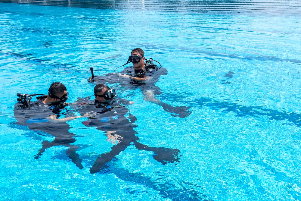 CTF 75.1.3 and CTF 73.6 conduct underwater navigation technology training with the Royal Brunei Navy