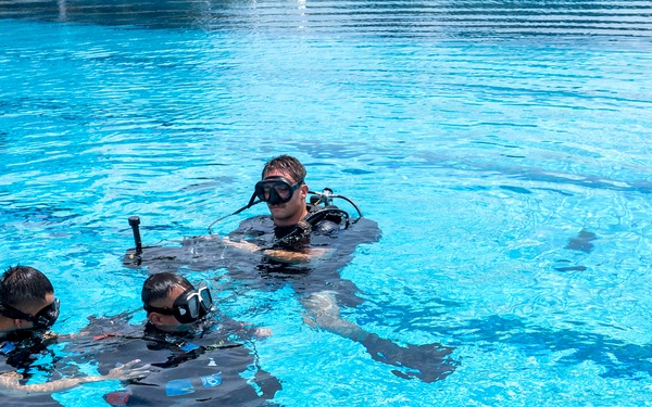 CTF 75.1.3 and CTF 73.6 conduct underwater navigation technology training with the Royal Brunei Navy