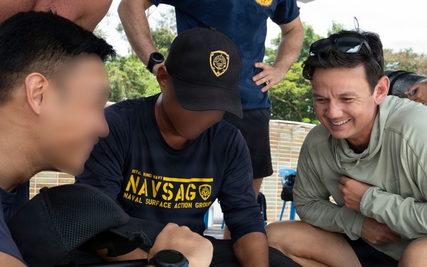 CTF 75.1 and CTF 73.6 conduct underwater navigation technology training with the Royal Brunei Navy