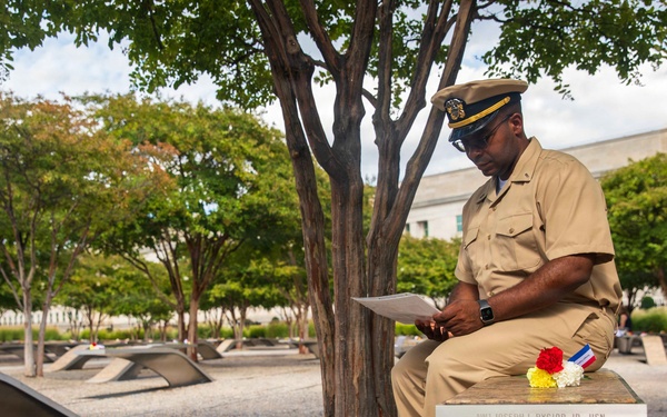USS Arlington (LPD 24) Namesake Visit