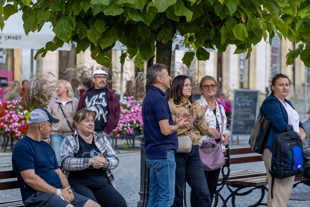 1ID Band Energizes Bolesławiec