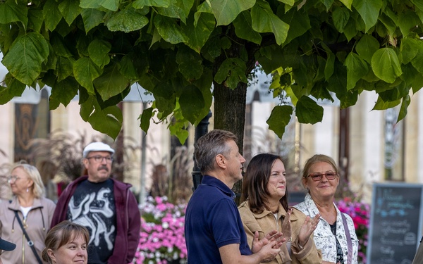 1ID Band Energizes Bolesławiec