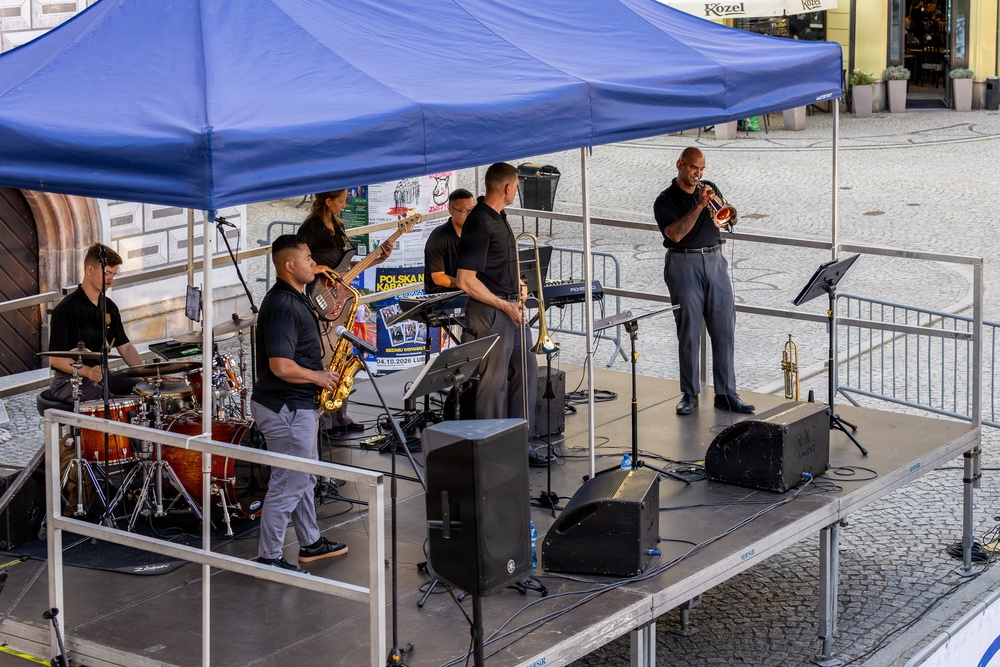 1ID Band Energizes Bolesławiec