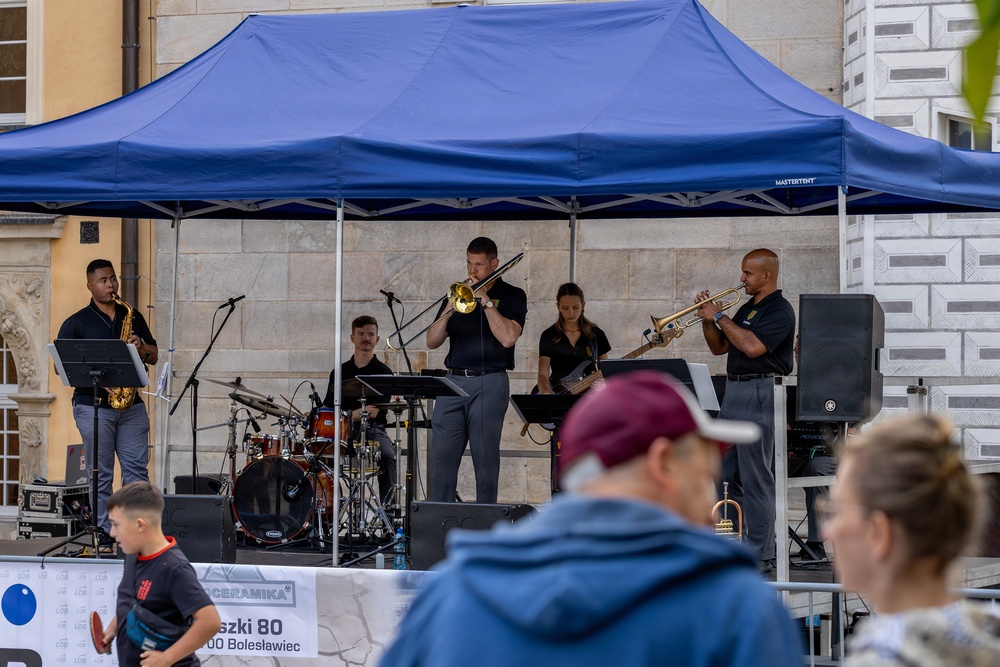 1ID Band Energizes Bolesławiec