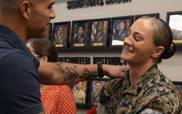 8th Marine Corps District Patricia Ramirez and Gunnery Sgt. Brooke Walshak Award Ceremony