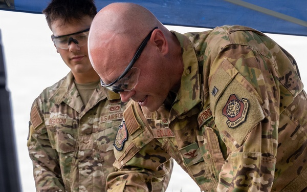 375 AMW Commander Visits EOD Flight