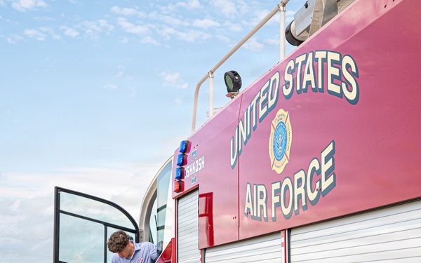 Missouri Rep. Sam Graves staff delegates tour the 139th Airlift Wing