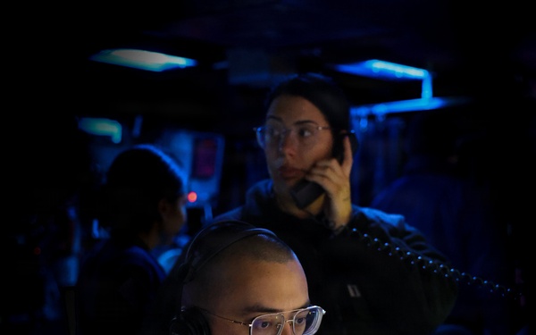 Combat Information Center Aboard USS Mason (DDG 87)