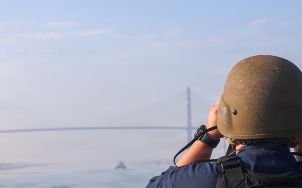 USS Oscar Austins transits the Suez Canal