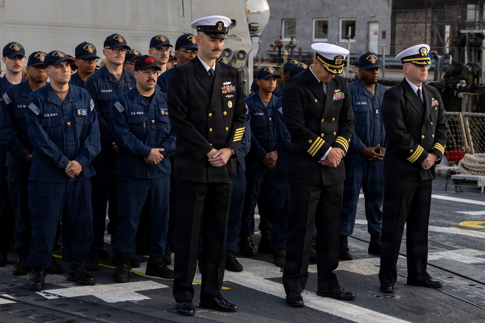 9/11 Memorial Service aboard DDG 117