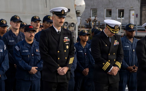 9/11 Memorial Service aboard DDG 117