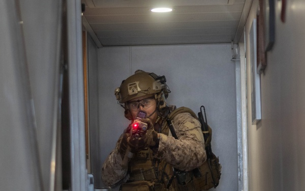 Recon Marines train with African forces to take on elicit maritime activity