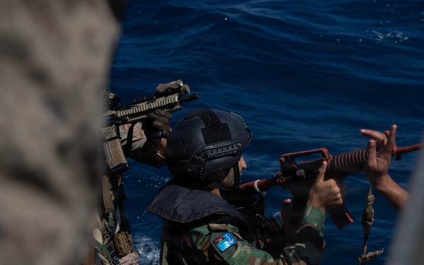 Recon Marines train with African forces to take on elicit maritime activity