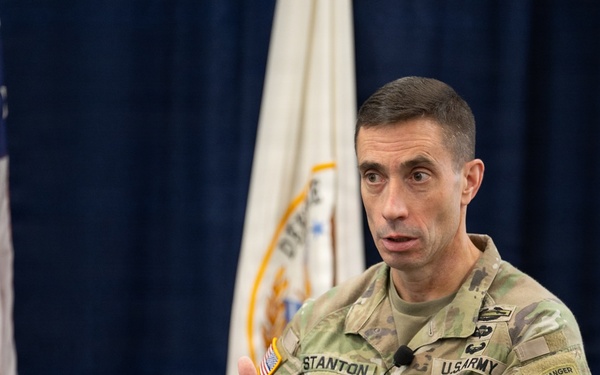 Lt. Gen. Stanton at DISA HQ.