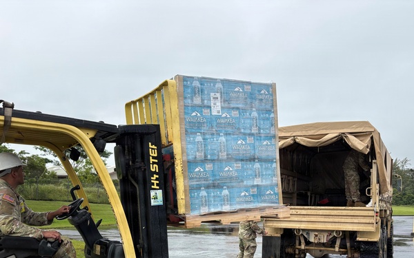 Hawaiʻi Guardsmen Move Donated Water to Hurricane Lala-Affected Communities