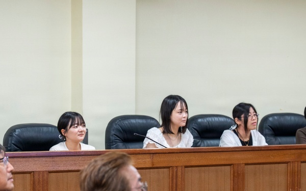 Tokyo Law students tour Kadena Air Base