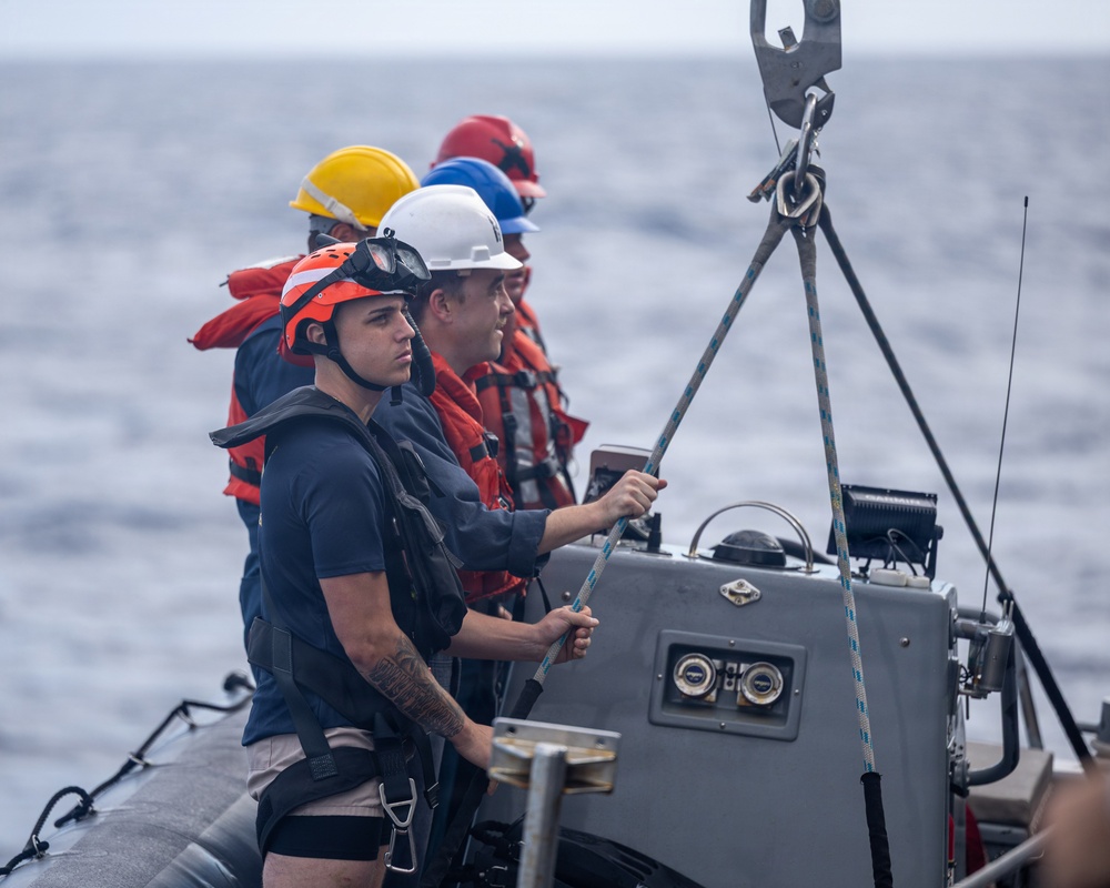 USS Mustin conducts VBSS boat operations