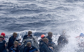 USS Mustin conducts VBSS boat operations