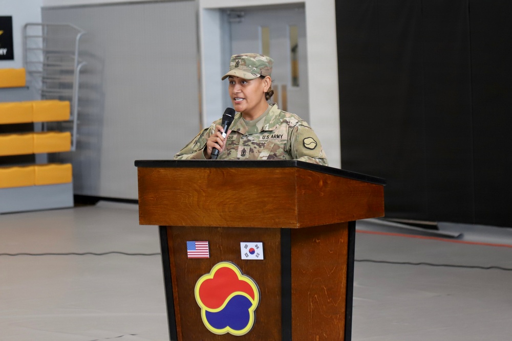 New HHC First Sergeant Delivers Remarks Following Change of Responsibility