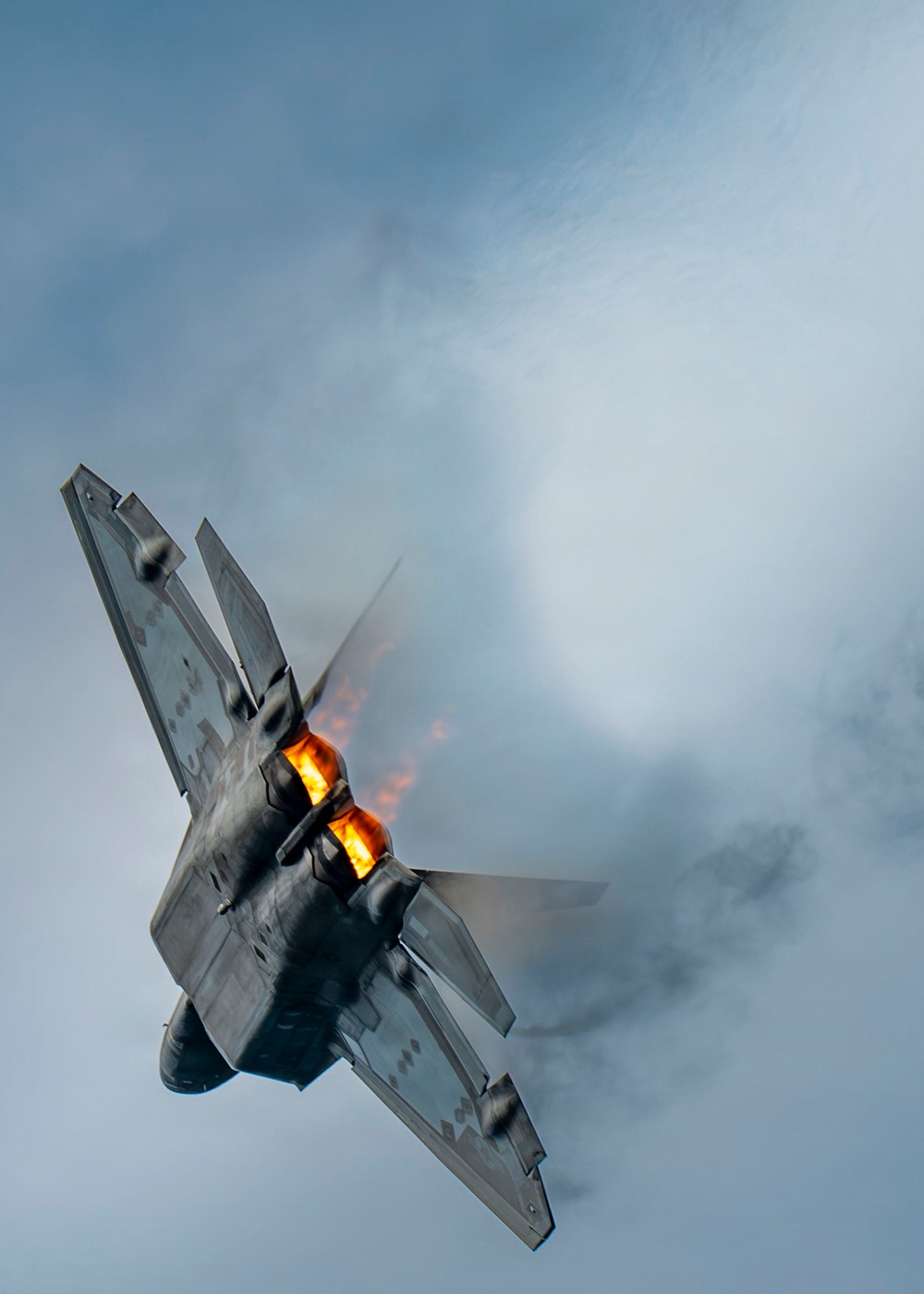 F-22 Demo Team rips three days of flares for 2026 Cleveland Air Show