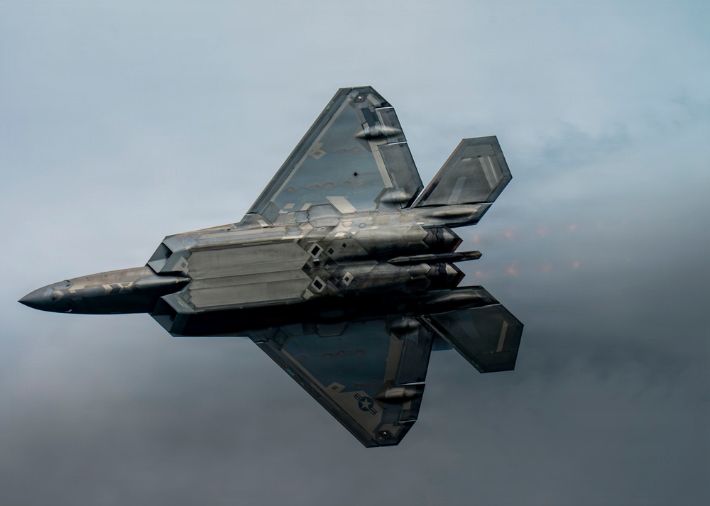F-22 Demo Team rips three days of flares for 2026 Cleveland Air Show
