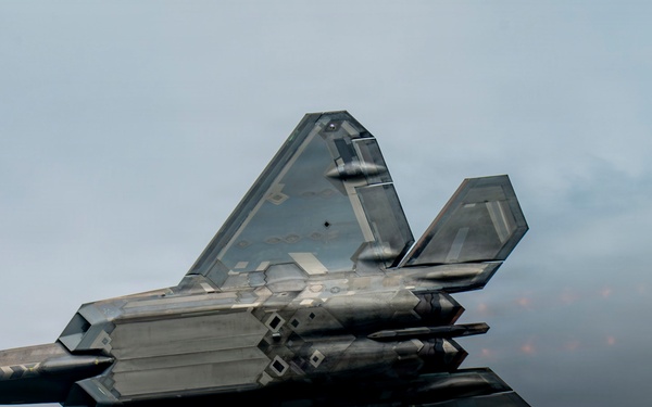F-22 Demo Team rips three days of flares for 2026 Cleveland Air Show