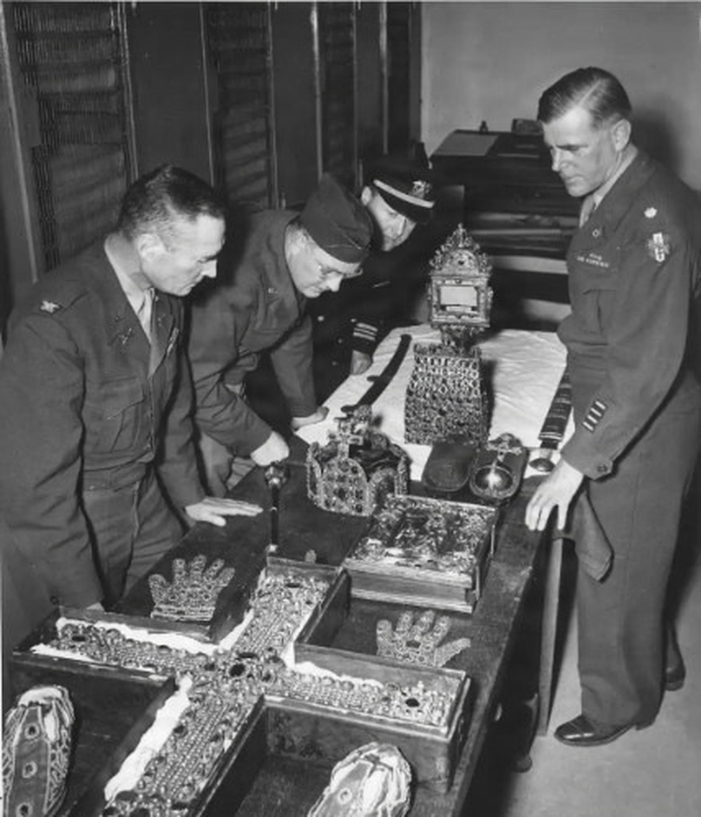 Lieutenant Horn Recovers Imperial Regalia Stolen by the Nazis (7 AUG 1945)