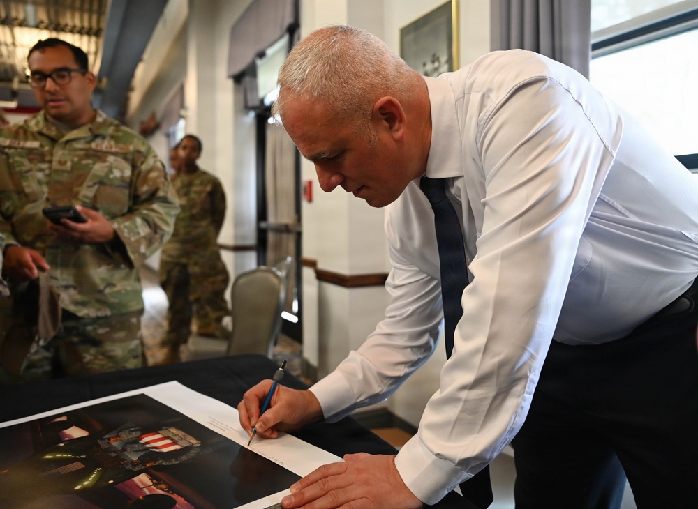 ‘A Solemn Promise’:  Painting features Air Force reservists supporting dignified transfer mission