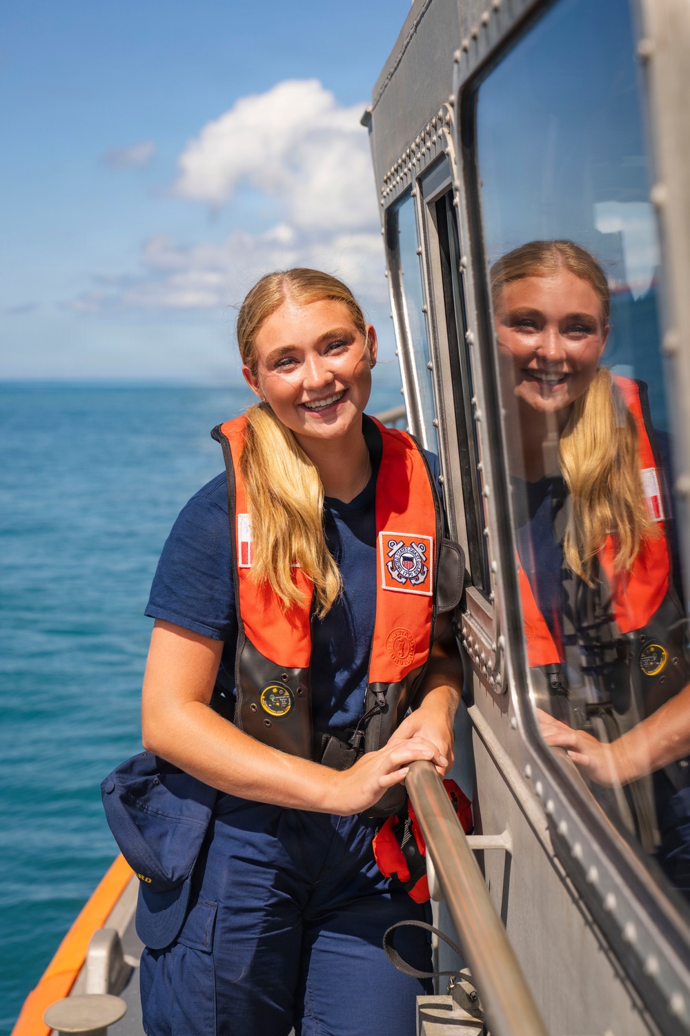 Regional Dive Locker Pacific and Station Honolulu conduct buoy restoration